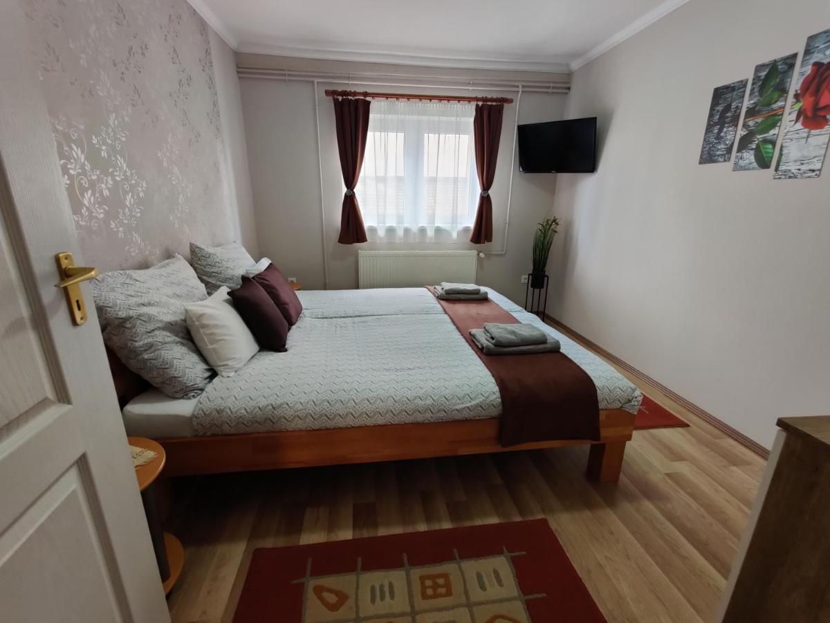 מישקולץ Katalin Apartmanhaz מראה חיצוני תמונה