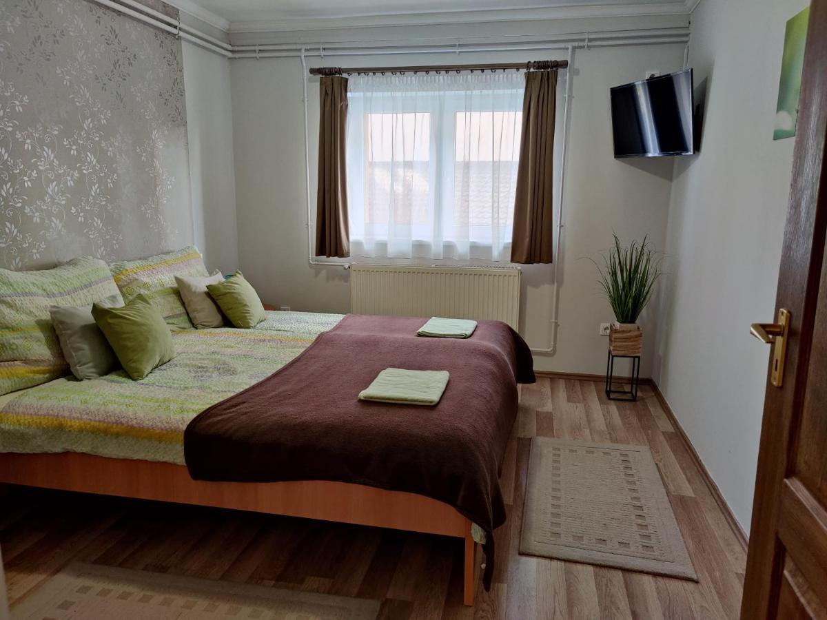 מישקולץ Katalin Apartmanhaz מראה חיצוני תמונה
