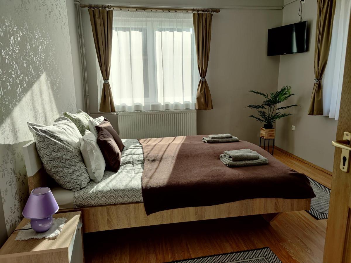 מישקולץ Katalin Apartmanhaz מראה חיצוני תמונה