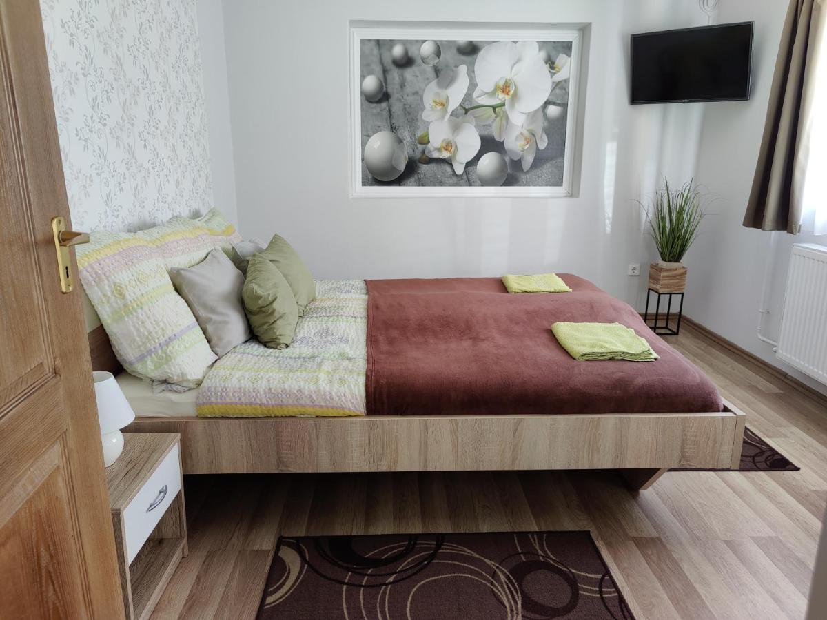 מישקולץ Katalin Apartmanhaz מראה חיצוני תמונה
