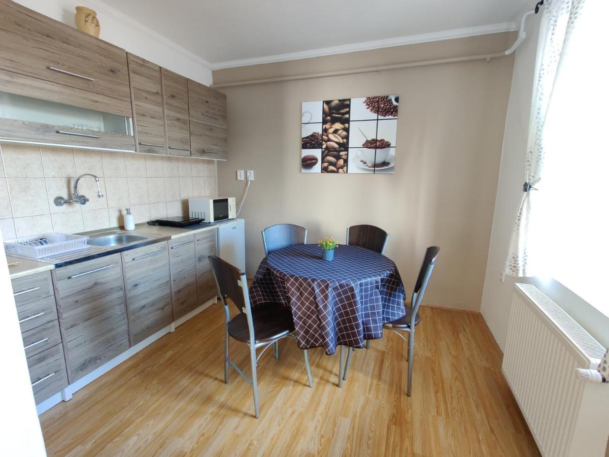 מישקולץ Katalin Apartmanhaz מראה חיצוני תמונה