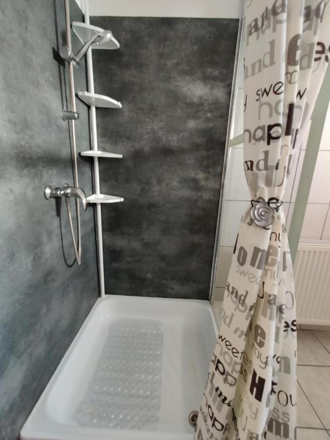 מישקולץ Katalin Apartmanhaz מראה חיצוני תמונה