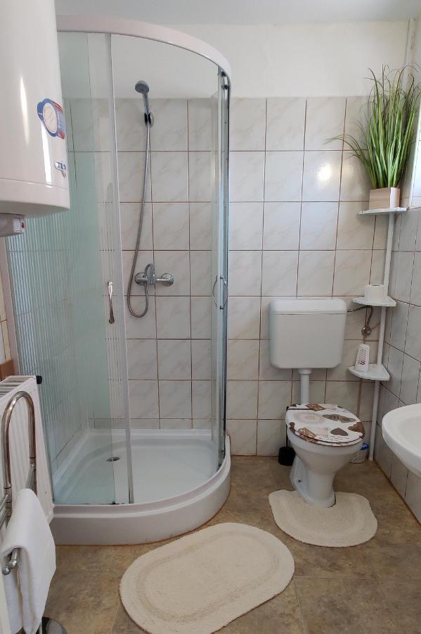 מישקולץ Katalin Apartmanhaz מראה חיצוני תמונה