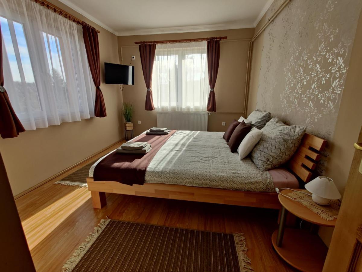 מישקולץ Katalin Apartmanhaz מראה חיצוני תמונה