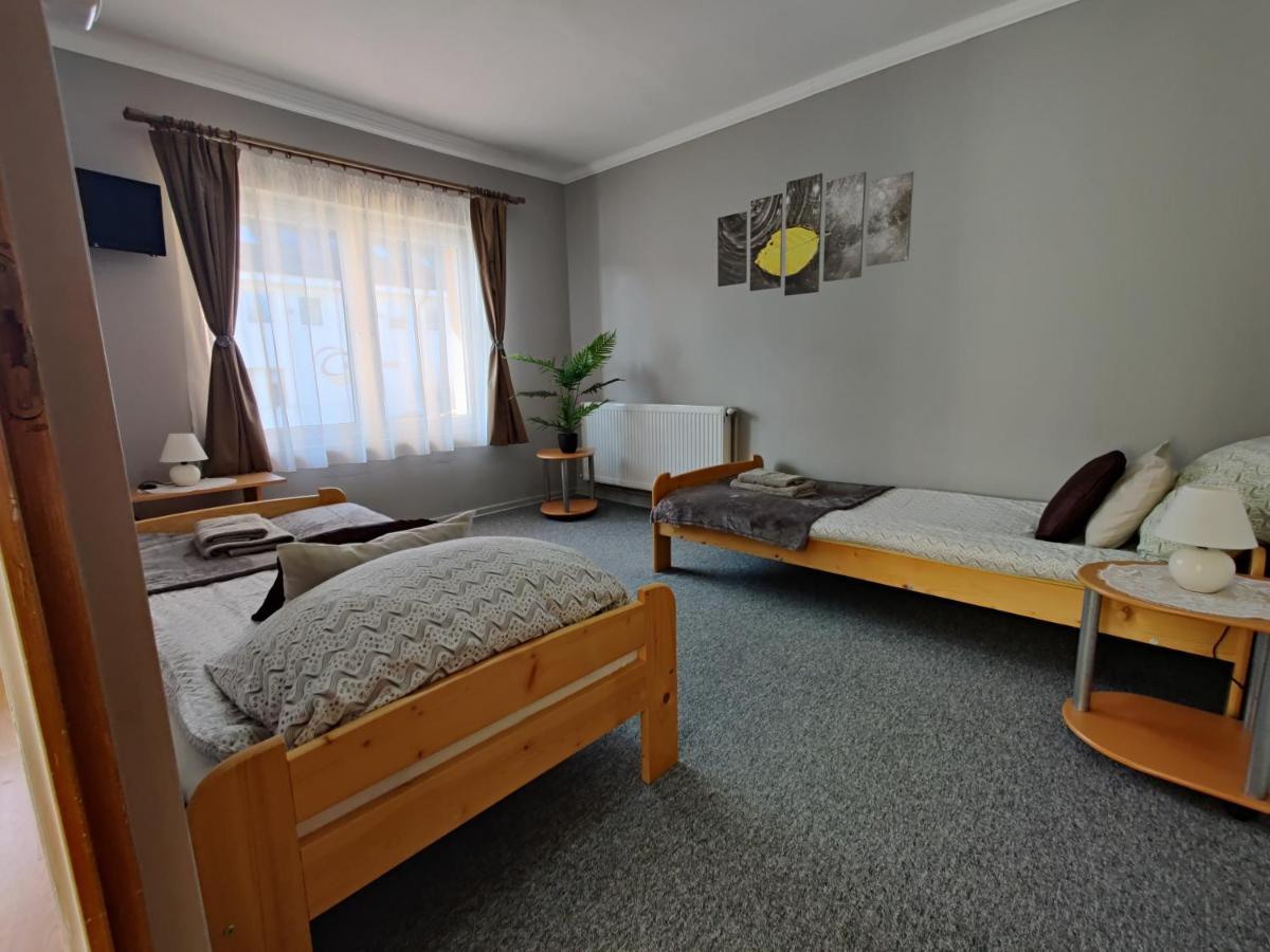 מישקולץ Katalin Apartmanhaz מראה חיצוני תמונה
