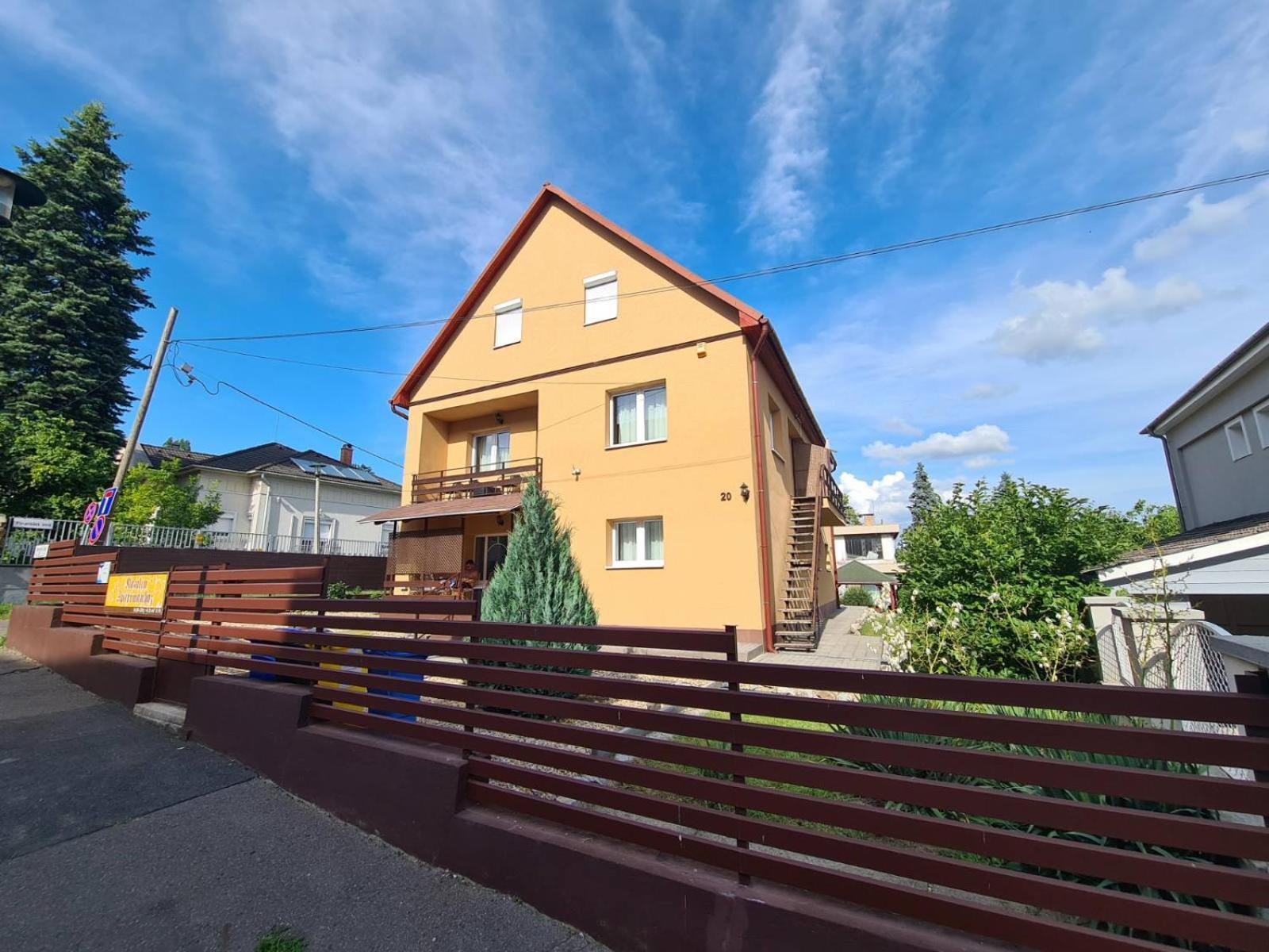 מישקולץ Katalin Apartmanhaz מראה חיצוני תמונה